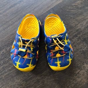 Keen toddler shoes, size 6